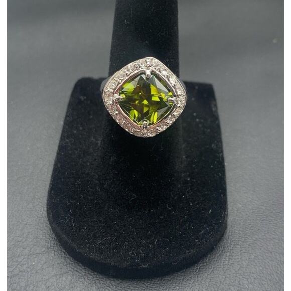 Silver Tone And Green Peridot Colored Rhinestone & Clear Rhinestones Ring 5.75 - Picture 2 of 4